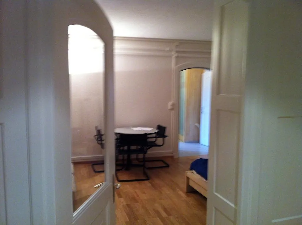 Garden Studio Apartment Zuerichberg ציריך